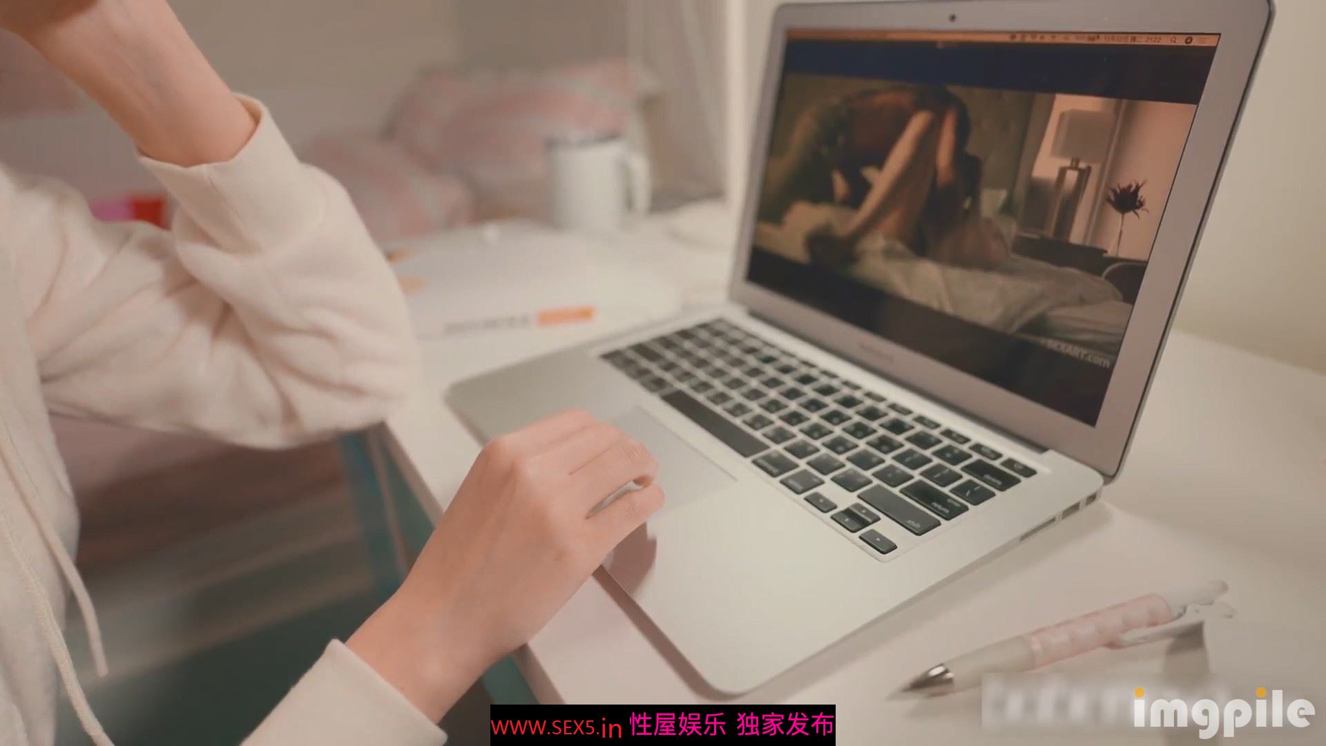 亲密乱伦❤️剧情演绎 可爱妹妹手淫被抓到勾引哥哥插小穴 妹妹身上全身青春的气息 呻吟勾魂 超极品反差婊