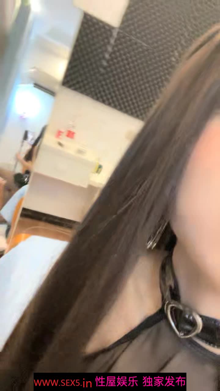 极品尤物呆萌美少女！卡哇伊说话嗲嗲！性感短裙黑丝袜，跳蛋塞穴假屌骑坐，娇喘呻吟超诱惑