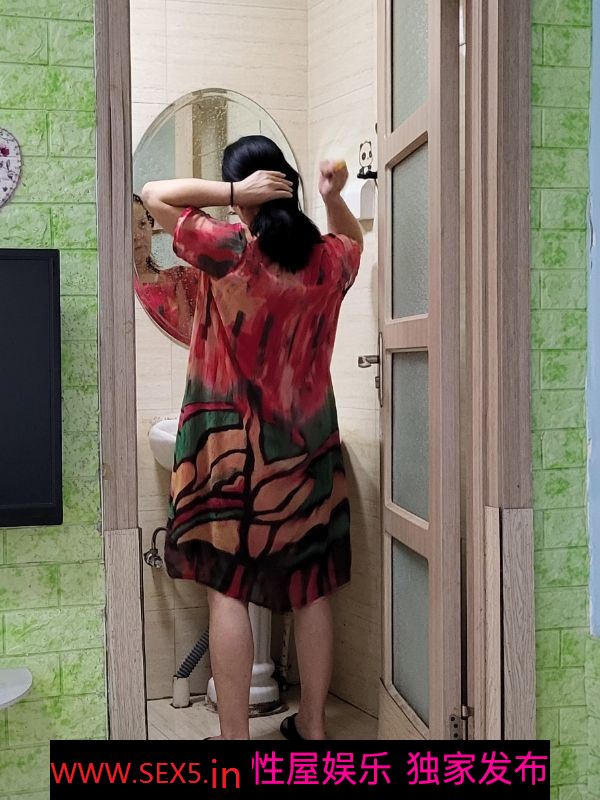 ［原创 手势认证］六十岁的张婶不放过我这个小弟，又勾搭我的大表哥［27P］