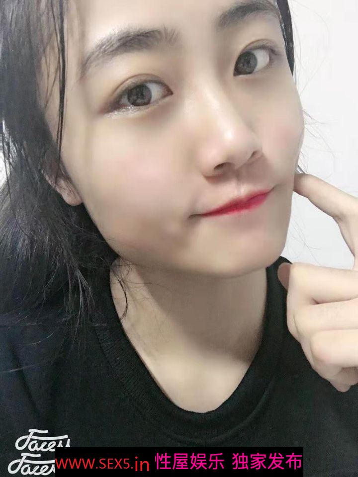 这个情人还是蛮正的，身材苗条，奶子不错[20P]