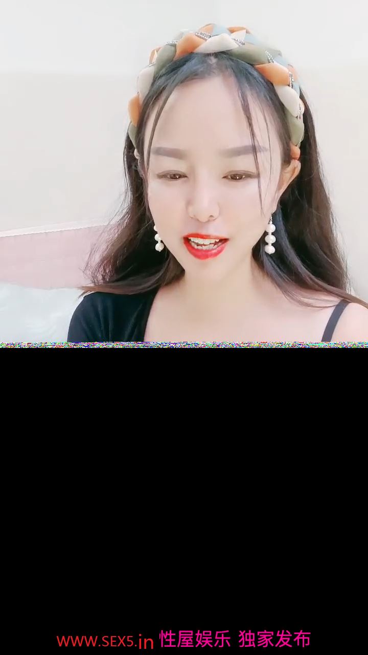 丝袜高跟露脸有味道的极品御姐伺候蒙面大哥啪啪大秀直播，给大哥奶鸡巴深喉，多体位蹂躏爆草，表情好骚刺激