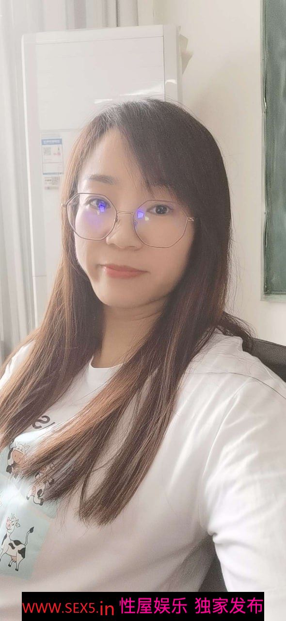 反差英语老师裸聊揉奶抠穴录屏 [20P]