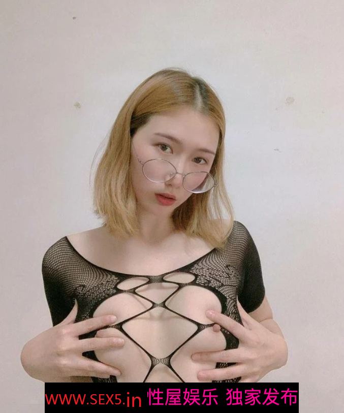 反差感十足 [11P]