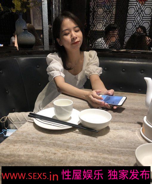 感觉爱液湿润下的私处，让男人想进入她的桃源洞中[18P]