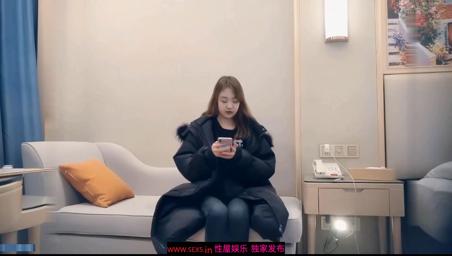 约青春小萝莉，乖巧甜美惹人爱，沙发AV视角啪啪秀！ [53P]