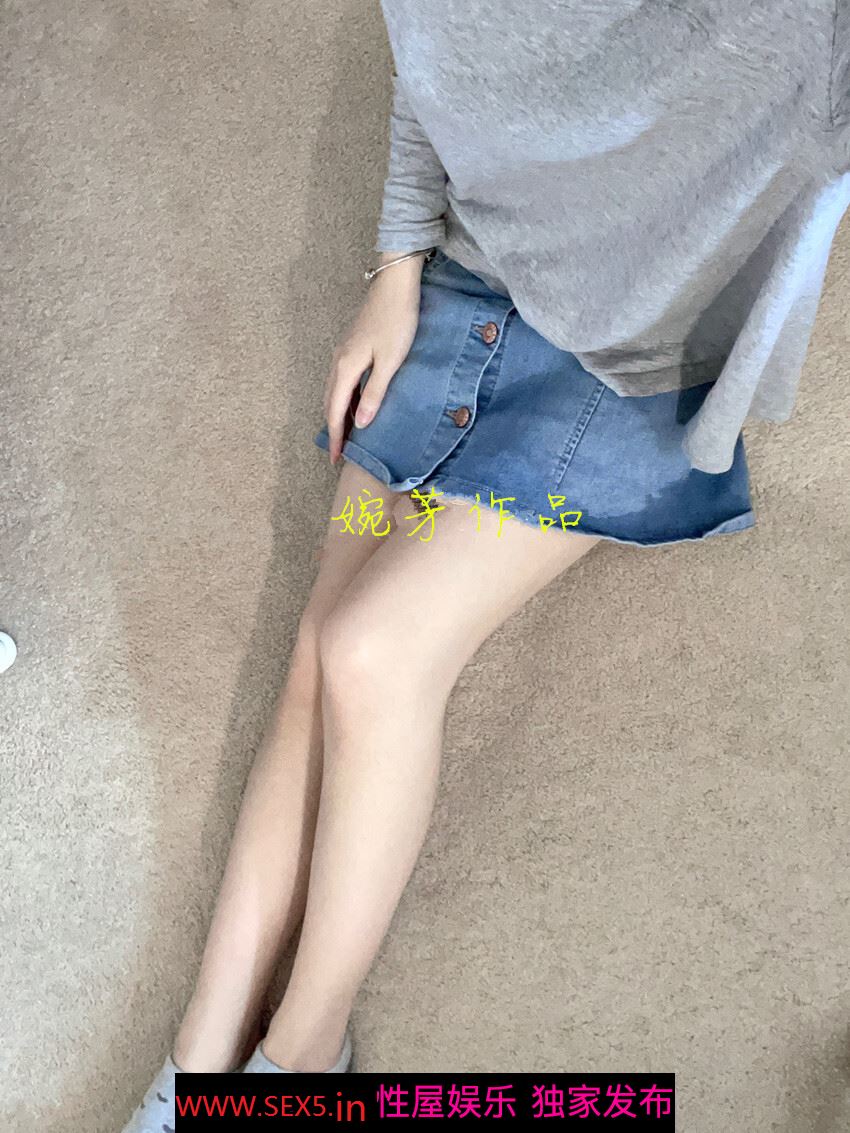 在校大二 有性瘾 偷偷来找炮友 每天晚上小肥穴又想要了...偷偷在床上自己用手肏穴[28P]