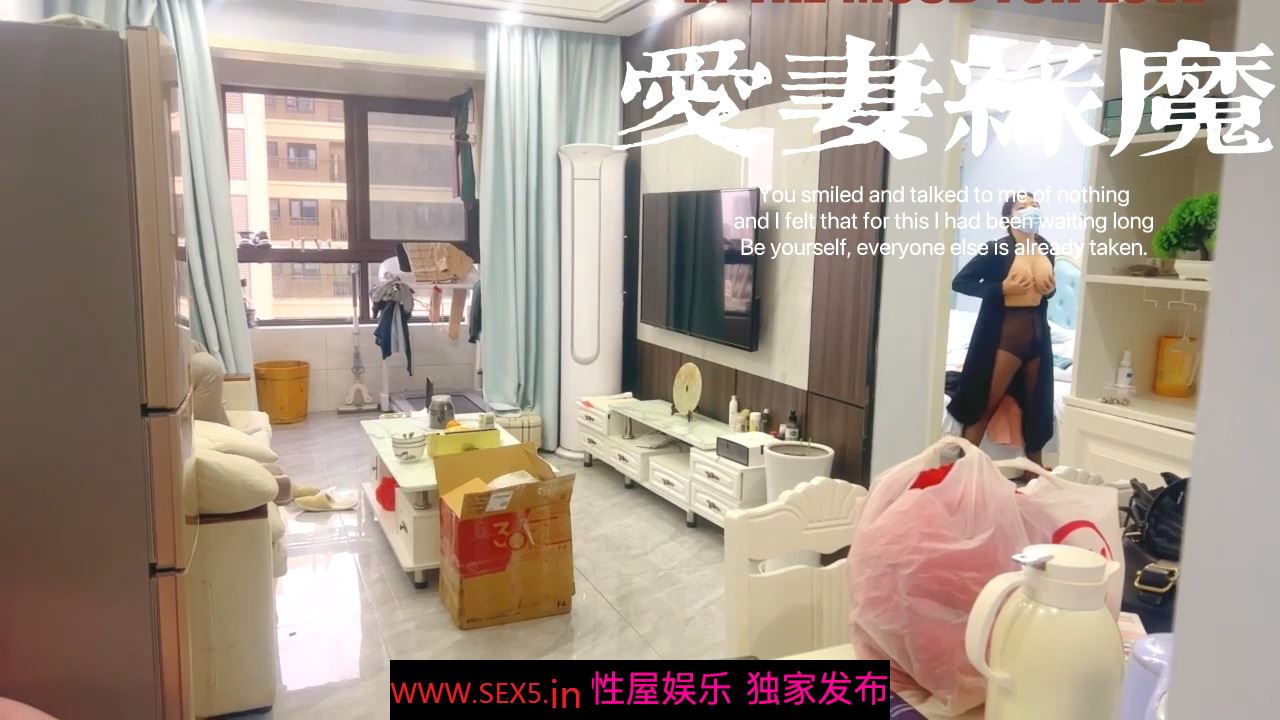 《究极核弹?绝版》顶级绿帽奴伺候老婆与单男做爱【绿帽春哥】私拍，看着老婆被别人肏他打飞机与老婆一起吃单男鸡巴[MP4/615MB]
