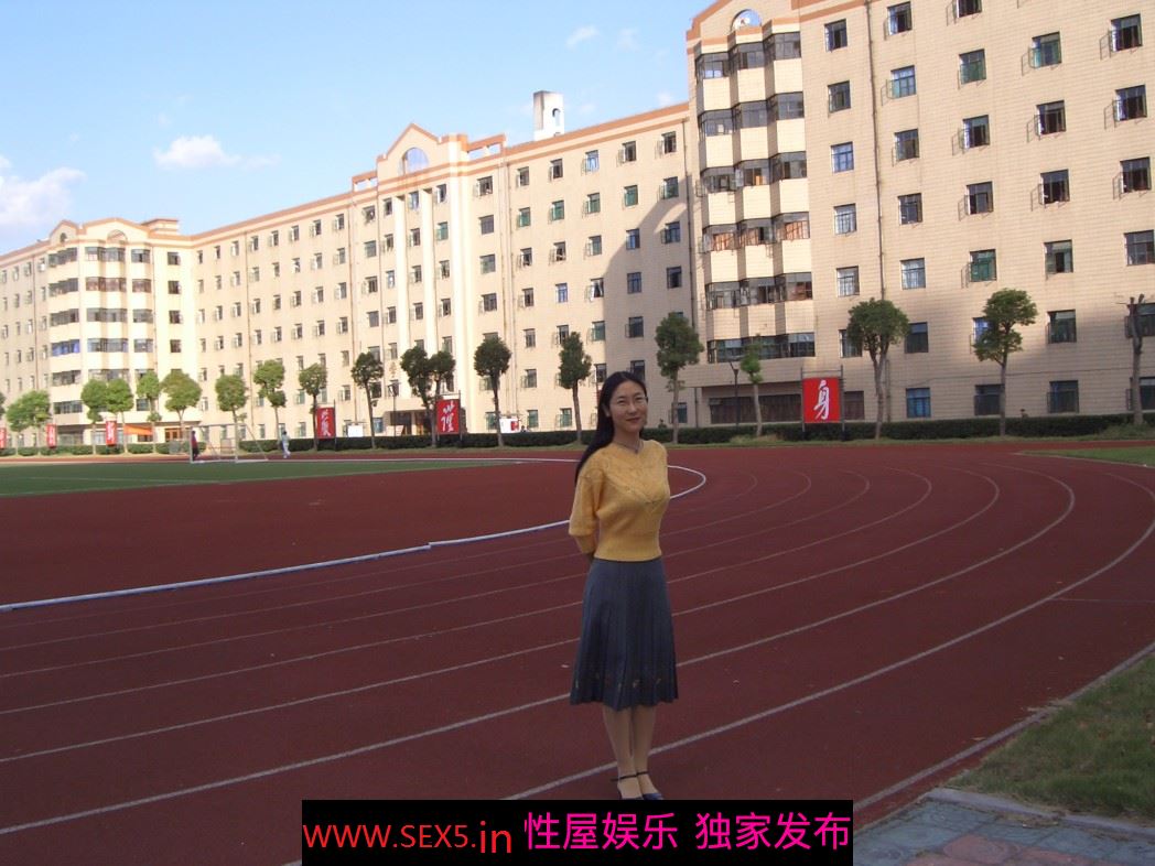 尤物人妻戴眼镜小翘臀贼有感觉[19P]