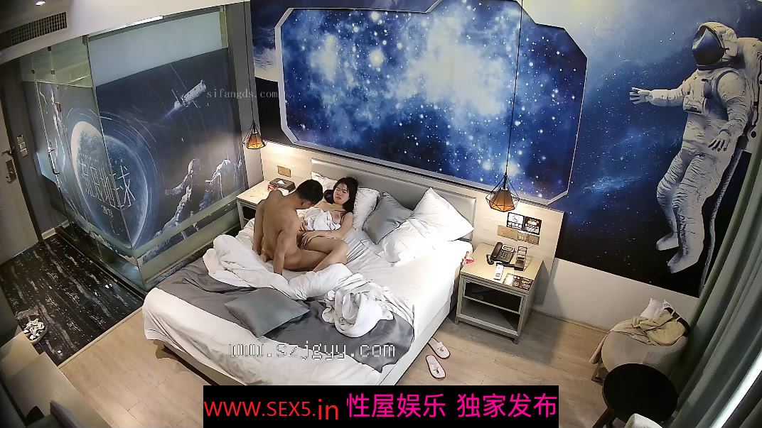 新片速递酒店高清偷拍??太空漫游房零零后粉色大奶妹子上门服务秃头男[MP4/1171MB]