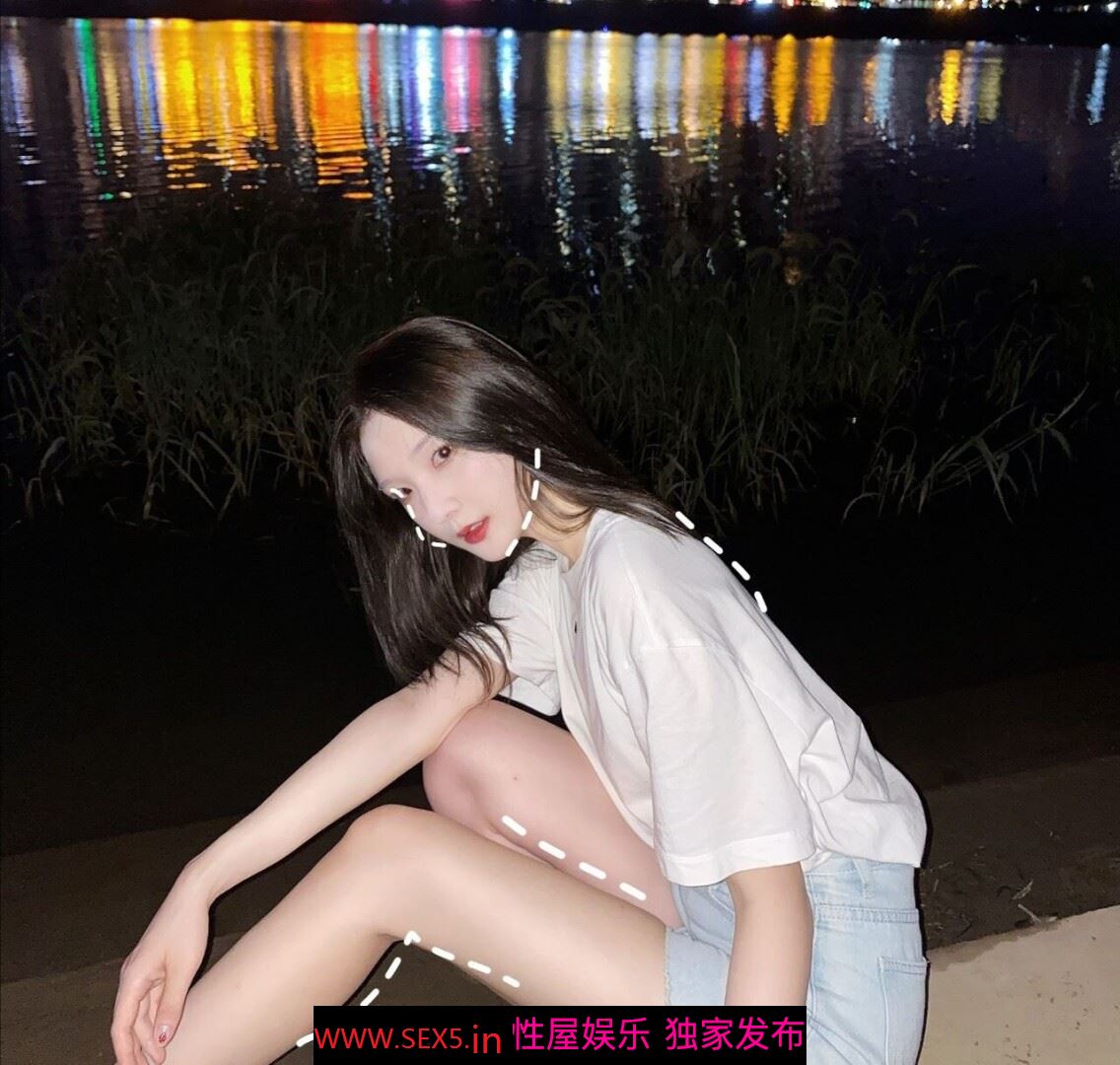 露脸的小骚货看着爽，玩起来估计更爽[10P]