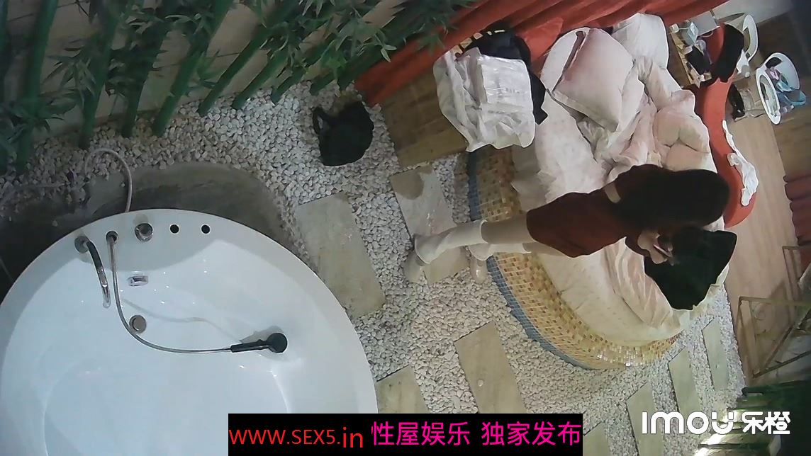 ????乐橙云真实偸拍长发气质网红美女线下约会榜一富二代，站位一字马各种体位，拿嘴当B洞爆肏到美女干呕[MP4/1210MB]