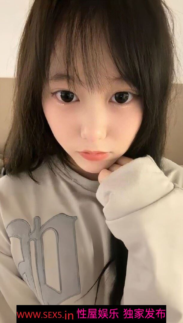 高颜值极致反差萝莉一对一流出[20P]