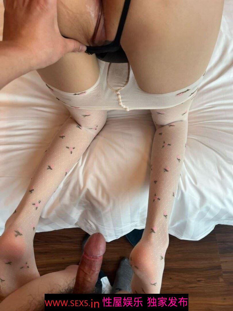 多P淫趴母狗乱伦外表有多端庄私下就有多淫荡，穷人女神富人精盆！美腿尤物魔鬼身材极品反差续集[34P]